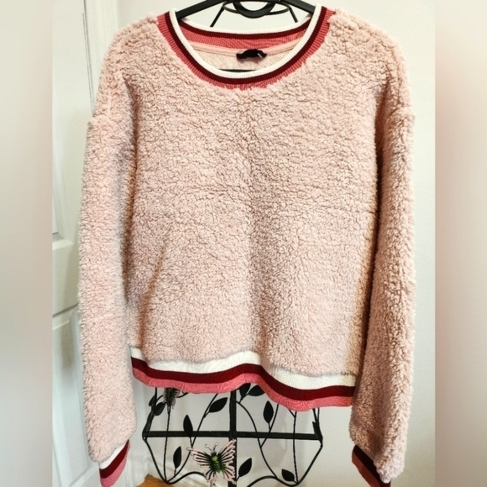 Fuzzy pinkâ sweater